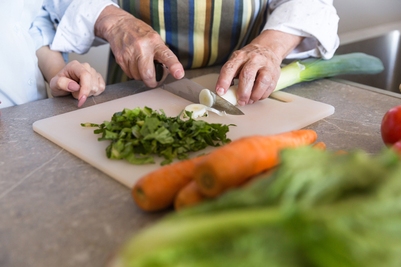 Seniors & Healthy Eating:  6 Challenges to Overcome