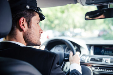 Seniors and Driving: 3 Reasons for a Personal Driving Service